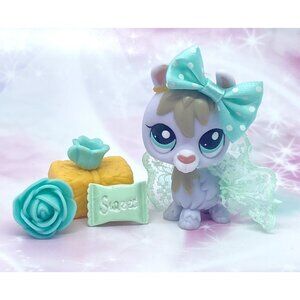 Authentic Littlest Pet Shop # 2454 Gray White Blind Bag Llama Aqua Green Eyes